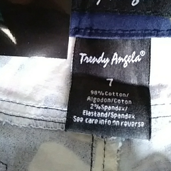 🍁NWT Floral Short Shorts - Picture 5 of 7